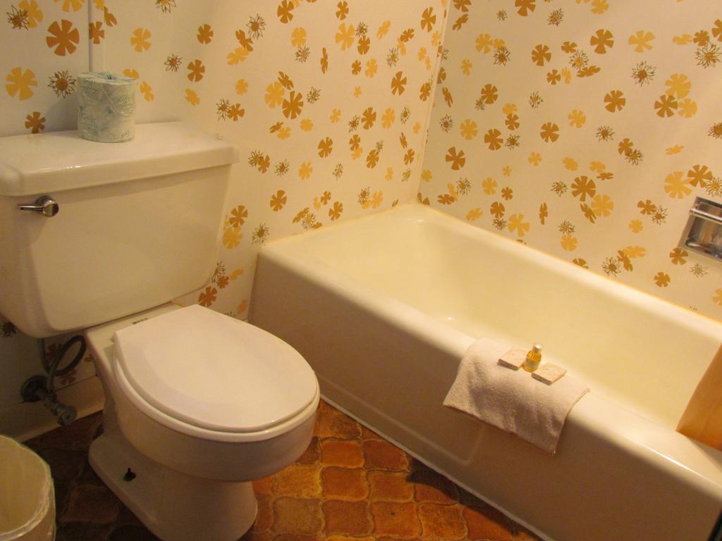 Cherry Lane Motor Inn Amish Country Ronks Room photo