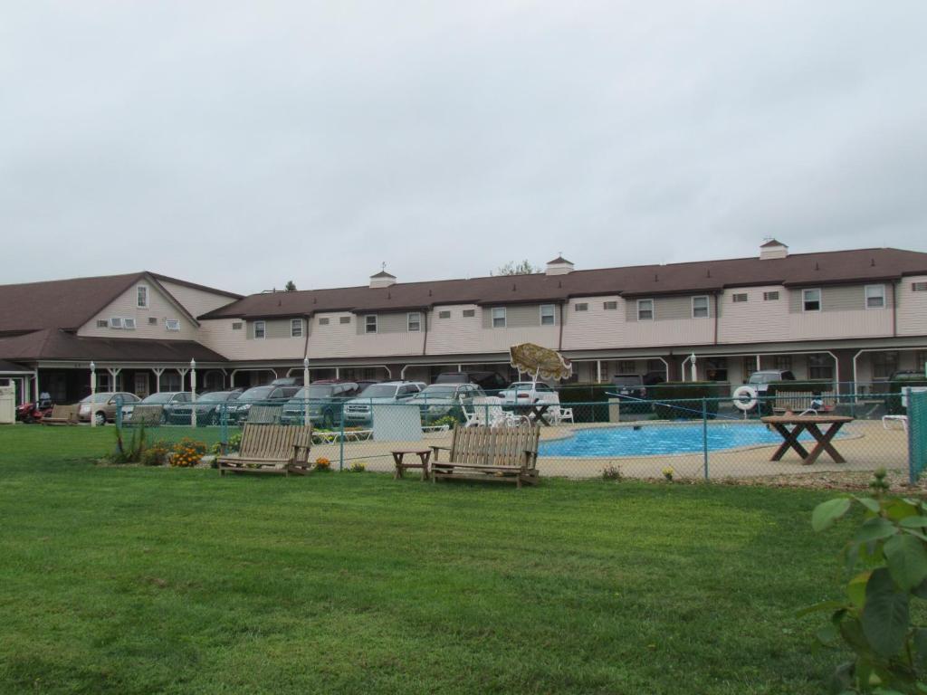 Cherry Lane Motor Inn Amish Country Ronks Exterior photo